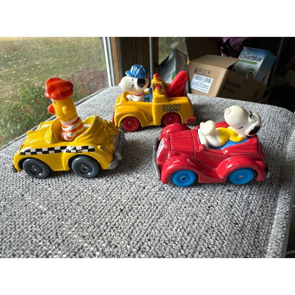 Vintage Playskool Muppets Peanuts‎ Vehicles Bert Snoopy Towing Car Toys